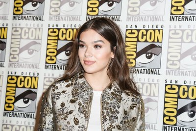 Hailee Steinfeld Poster 3730262