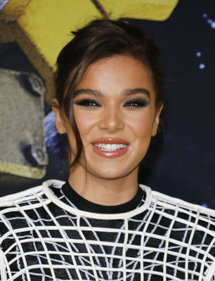 Hailee Steinfeld Poster 3730353