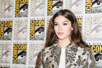 Hailee Steinfeld Poster 3730360
