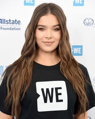 Hailee Steinfeld Poster 3833041