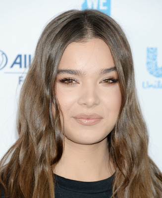 Hailee Steinfeld Poster 3833060