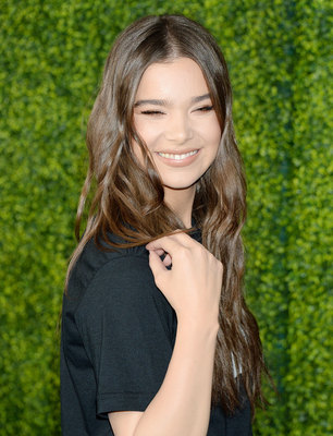 Hailee Steinfeld Poster 3833079