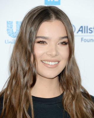 Hailee Steinfeld Poster 3833088