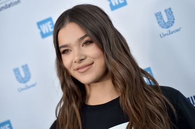 Hailee Steinfeld Poster 3833093