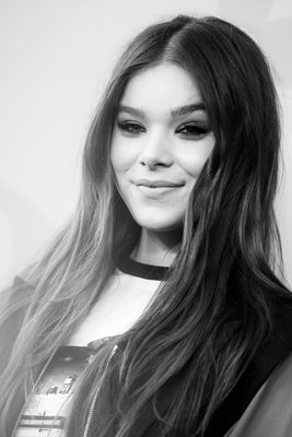 Hailee Steinfeld Poster 3887982