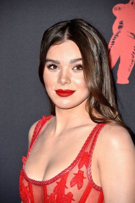 Hailee Steinfeld Poster 3888012