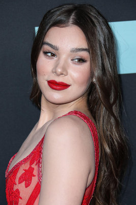 Hailee Steinfeld Poster 3888035