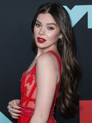 Hailee Steinfeld Poster 3888043