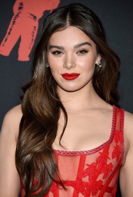 Hailee Steinfeld Poster 3888070