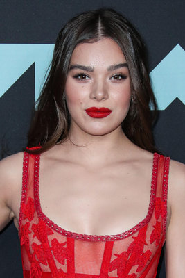 Hailee Steinfeld Poster 3888074