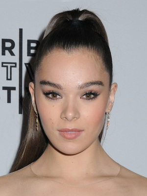 Hailee Steinfeld Poster 3888106
