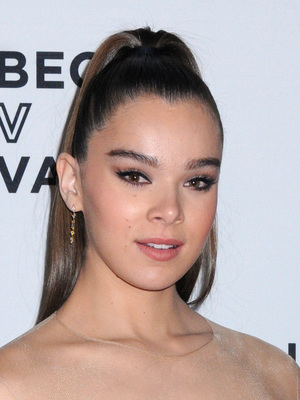 Hailee Steinfeld Poster 3888134