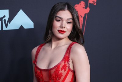 Hailee Steinfeld Poster 3888156