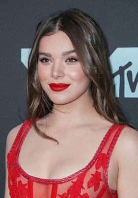 Hailee Steinfeld Poster 3888186