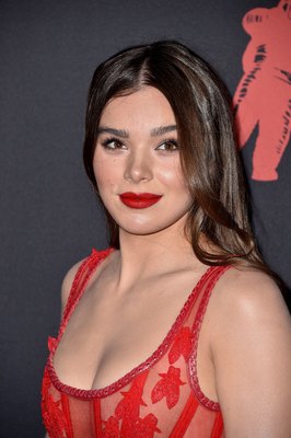 Hailee Steinfeld Poster 3888202