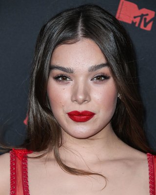 Hailee Steinfeld Poster 3888228
