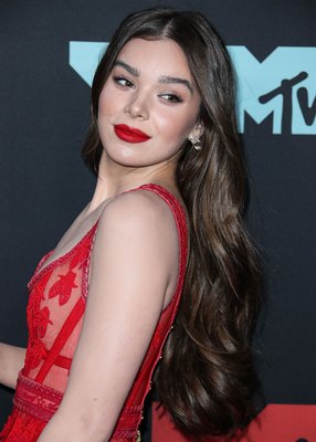 Hailee Steinfeld Poster 3888229