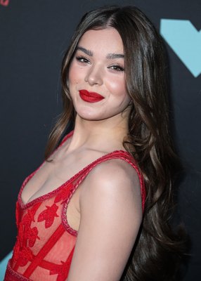 Hailee Steinfeld Poster 3888236