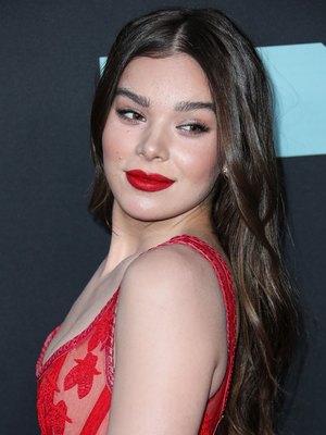Hailee Steinfeld Poster 3888309