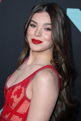 Hailee Steinfeld Poster 3888322