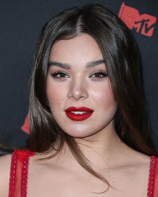 Hailee Steinfeld Poster 3888342
