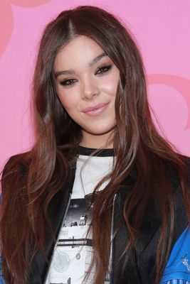 Hailee Steinfeld Poster 3888343