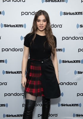 Hailee Steinfeld Poster 3911115