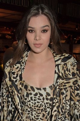 Hailee Steinfeld Poster 3950901