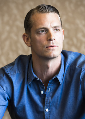 Joel Kinnaman Poster 2365097