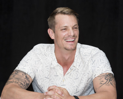 Joel Kinnaman Poster 2613533