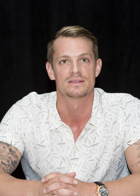 Joel Kinnaman Poster 2613534