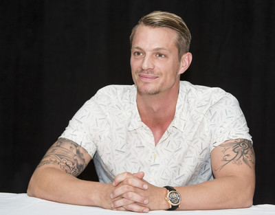 Joel Kinnaman Poster 2613535