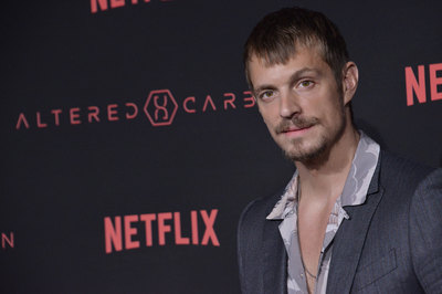 Joel Kinnaman Poster 2987624
