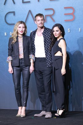 Joel Kinnaman Poster 2987625