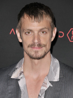 Joel Kinnaman Poster 2987670