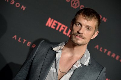 Joel Kinnaman Poster 2987684