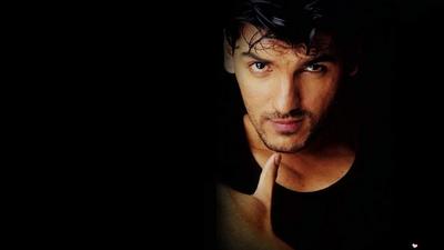 John Abraham Poster 1997379