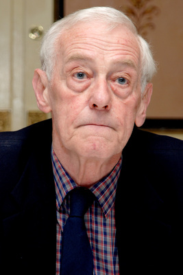 John Mahoney Poster 2262176
