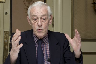 John Mahoney Poster 2262182