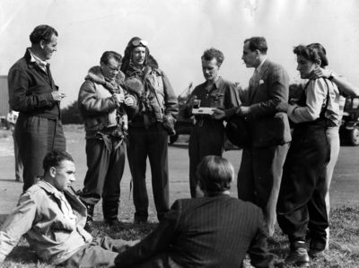 John Mills Poster 2552075