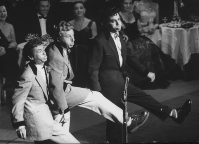 John Mills Poster 2552108