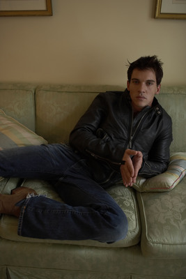 Jonathan Rhys Meyers Poster 2211632