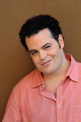 Josh Gad Poster 2350445