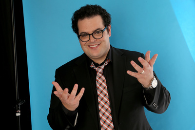Josh Gad Poster 2350448