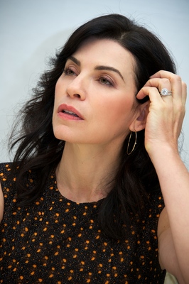 Julianna Margulies Poster 2224531