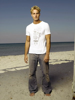 Justin Hartley Poster 2208591