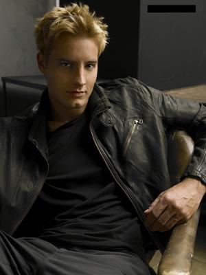 Justin Hartley Poster 2216892