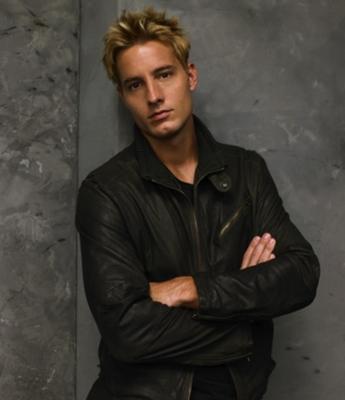 Justin Hartley Poster 2220412