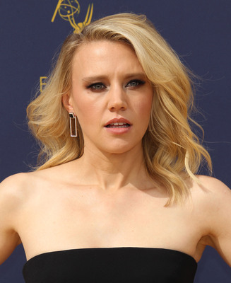 Kate Mckinnon Poster 3957195