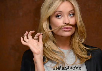 Laura Whitmore Poster 2458411
